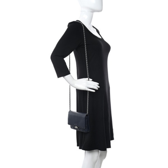 CHANEL Grained Calfskin Quilted CC Box Wallet On Chain WOC Navy - Picture 2 of 13